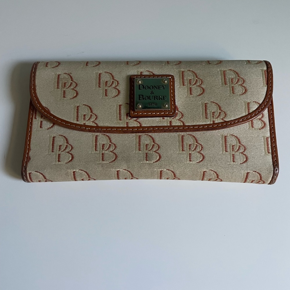 Dooney & Bourke wallet